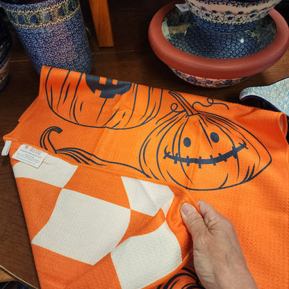 Towel /poly ~ orange jack o lantern pumpkin