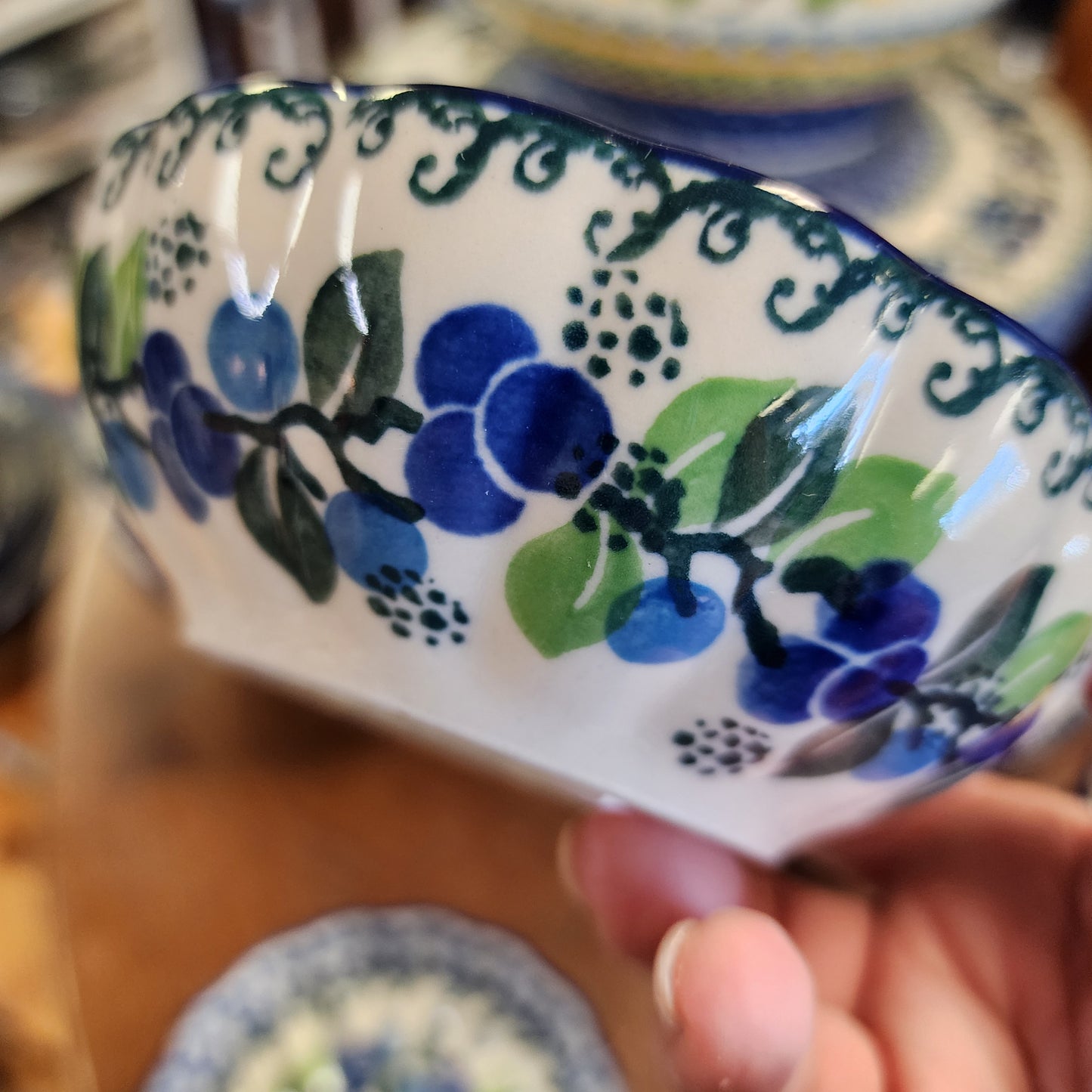 Bowl   Scalloped   4.5" 023-1416X  Blue Berries pf0526