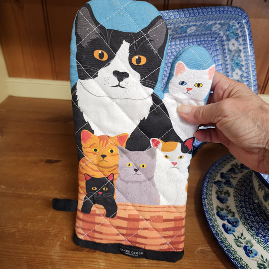 Mitt ~ Cats in a Basket Oven Mitt 