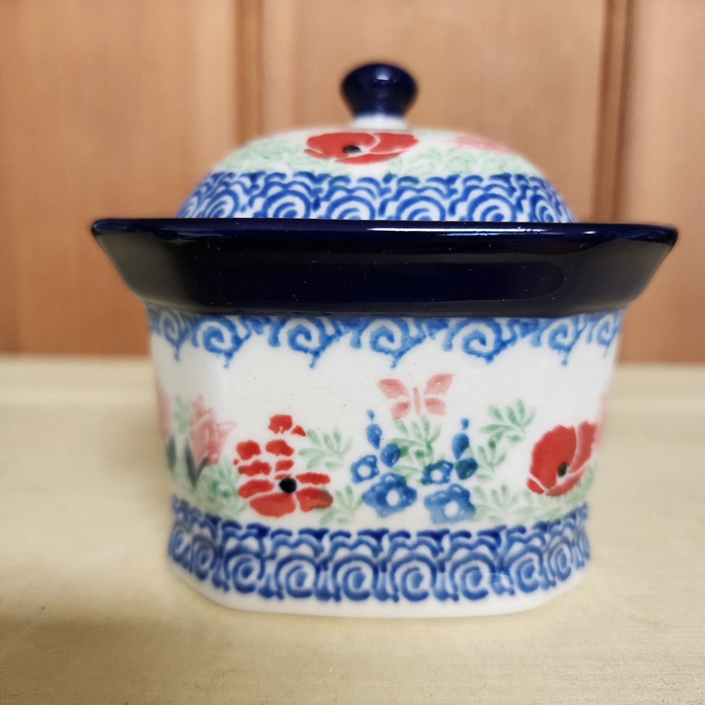 Covered Container   3.25"H x 3.5"W x 4.5"L    3220X ~ Whimsical Garden