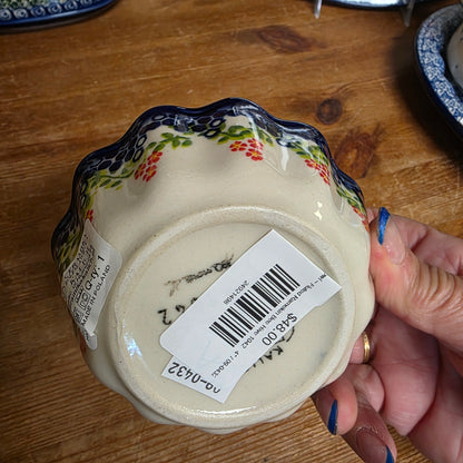 Bowl ~ Fluted Ramekin Bee Hive 1042   4"
