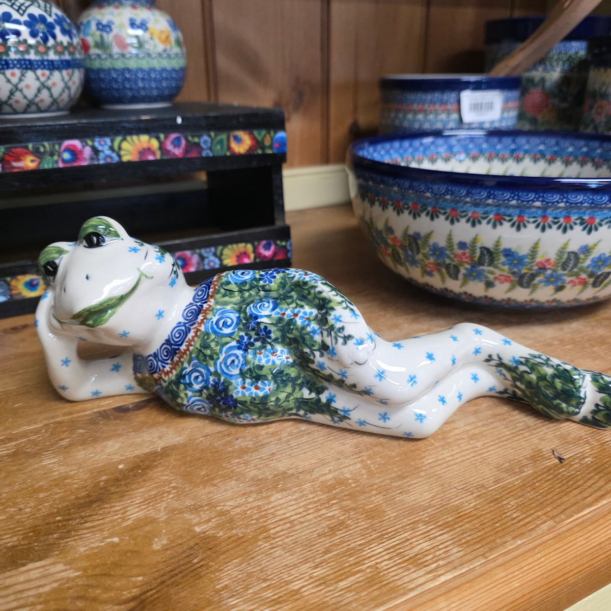 Frog ~ Laying down green #1  / 11"