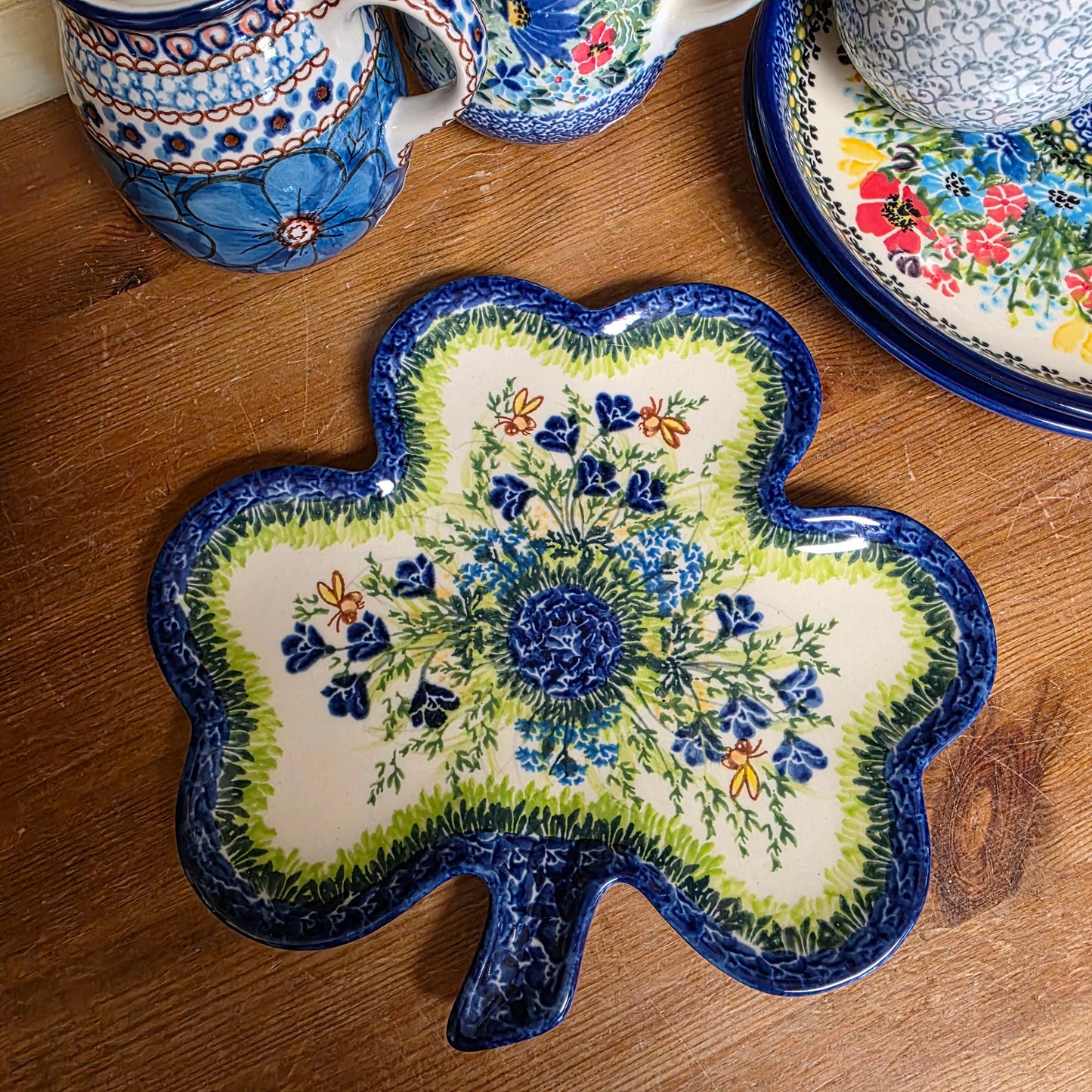 Tray ~ Clover 8.5" Blue Bee