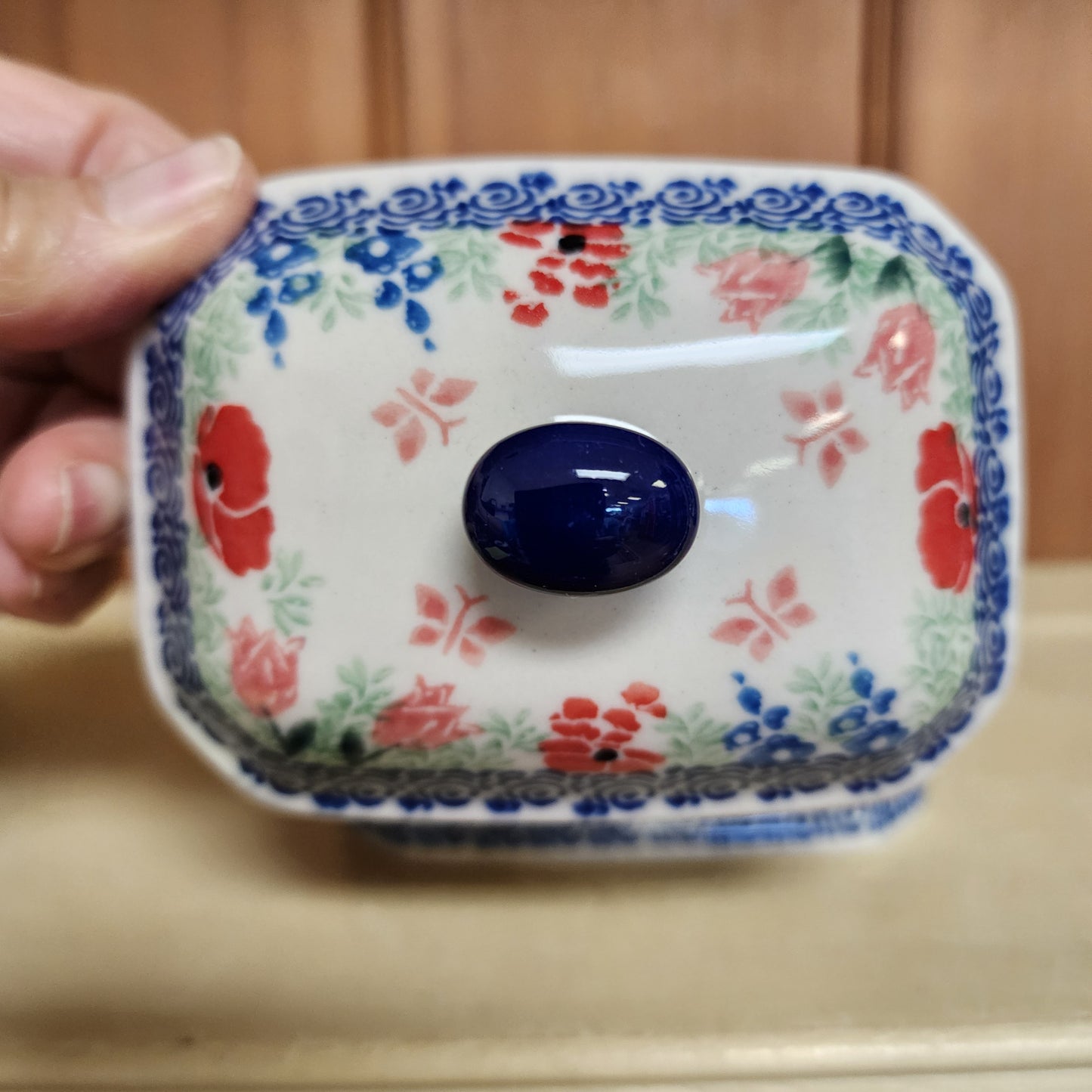 Covered Container   3.25"H x 3.5"W x 4.5"L    3220X ~ Whimsical Garden