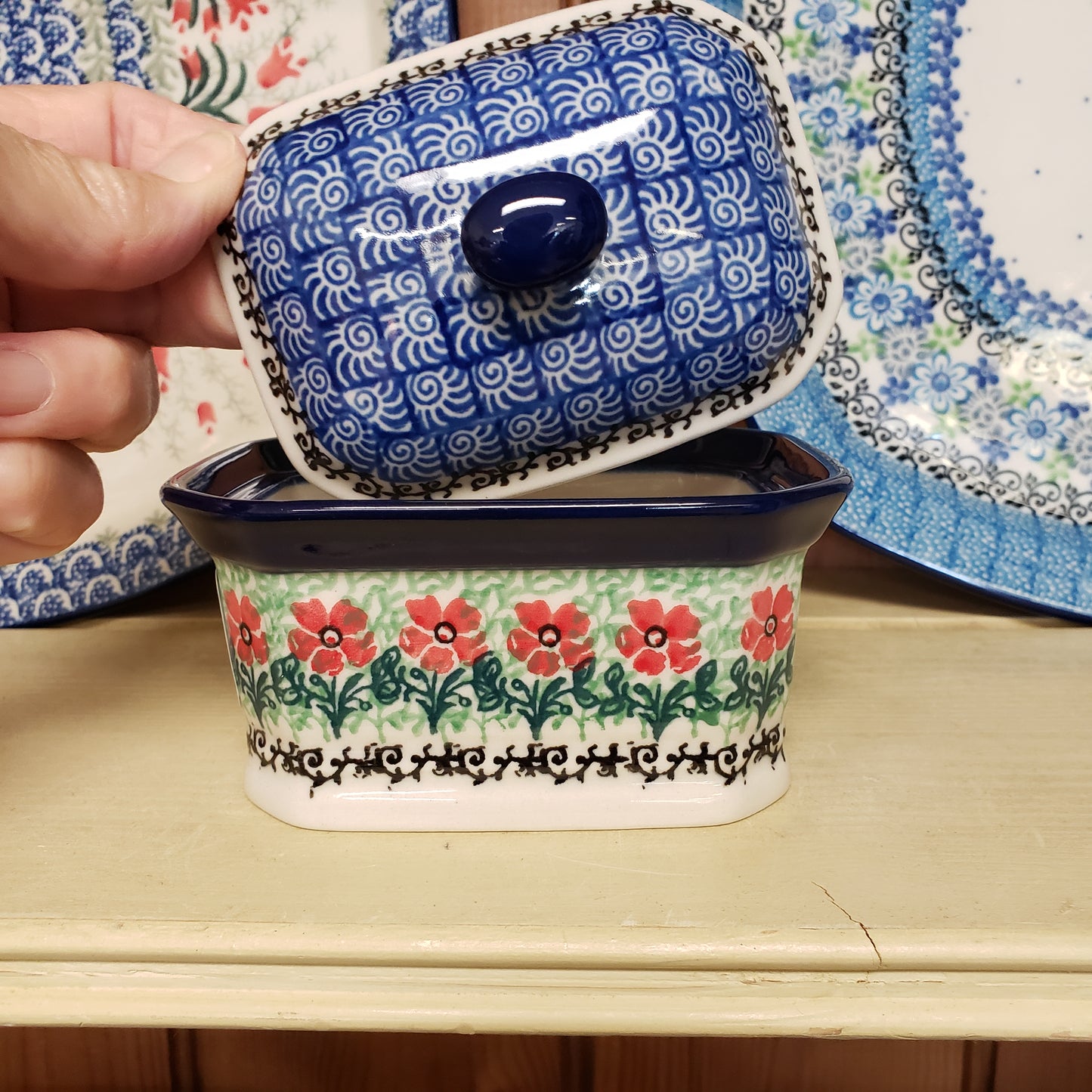 Covered Container ~ 3.25"H x 3.5"W x 4.5"L 385-1916X Maraschino