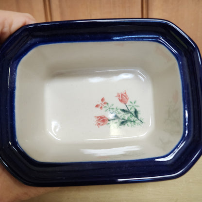 Covered Container   3.25"H x 3.5"W x 4.5"L    3220X ~ Whimsical Garden