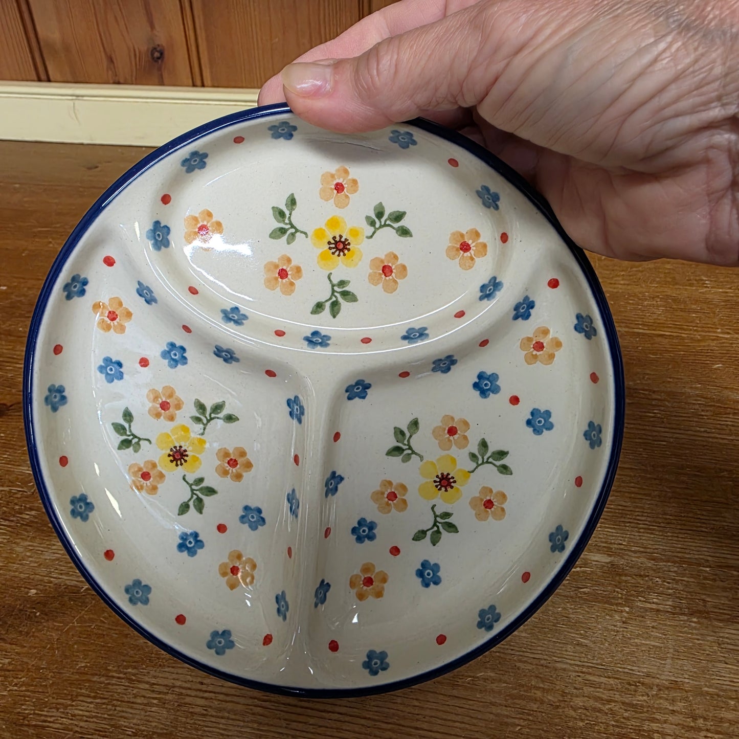 Divided Dish ~ 6.7" Round    D29-2225X  Buttercup pf0526