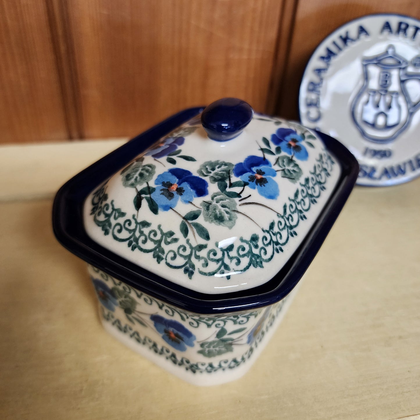 Box Covered Container   3.25"H x 3.5"W x 4.5"L  385-2273X  Winter Viola pf0526