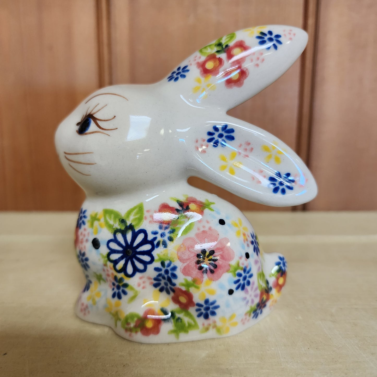 Rabbit Figurine VC392 ~ Vena
