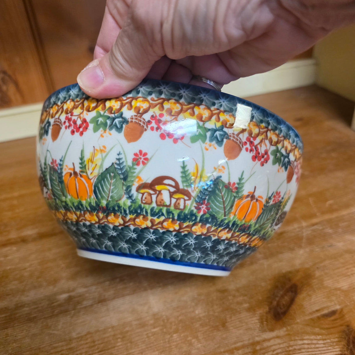Bowl ~7.5" Hedgehog mushroom pumpkin 1046 7.5"x3.5 / 7 cup