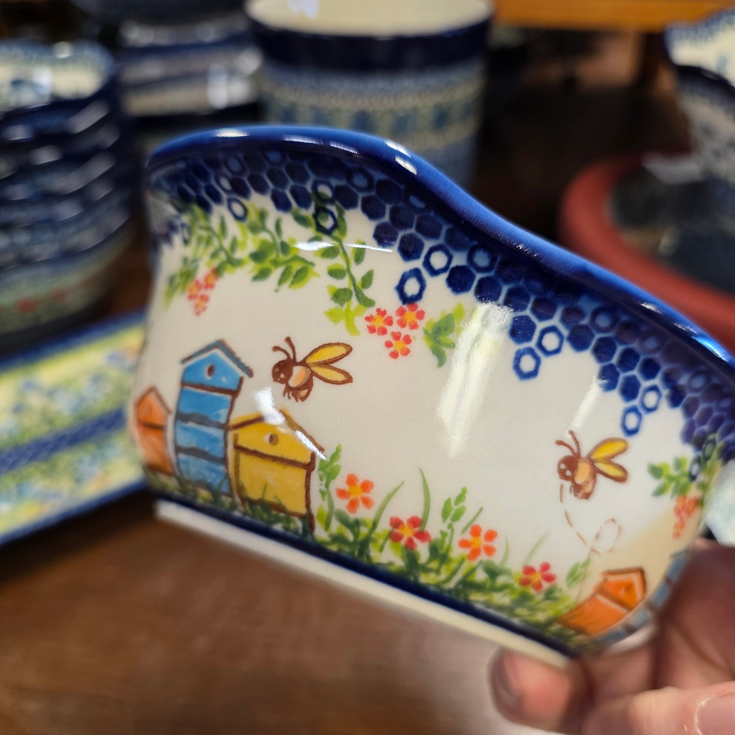 Baker/Bowl tab Handle Bee Hive 1042 / 6"x7" 2 cups