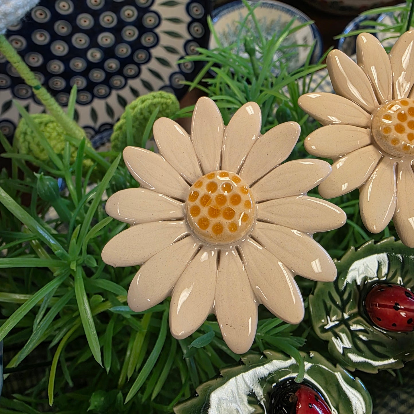 Ceramic Daisy cream 4823