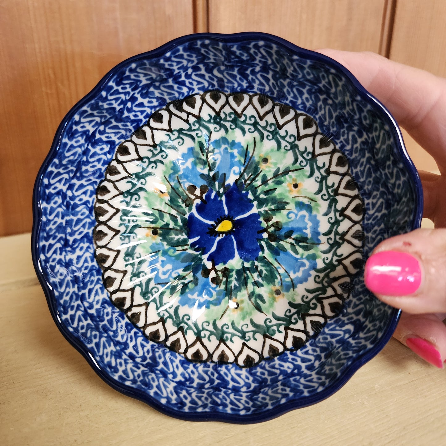 Bowl ~ Scalloped ~ 4.5" 023-U2390 pf0425