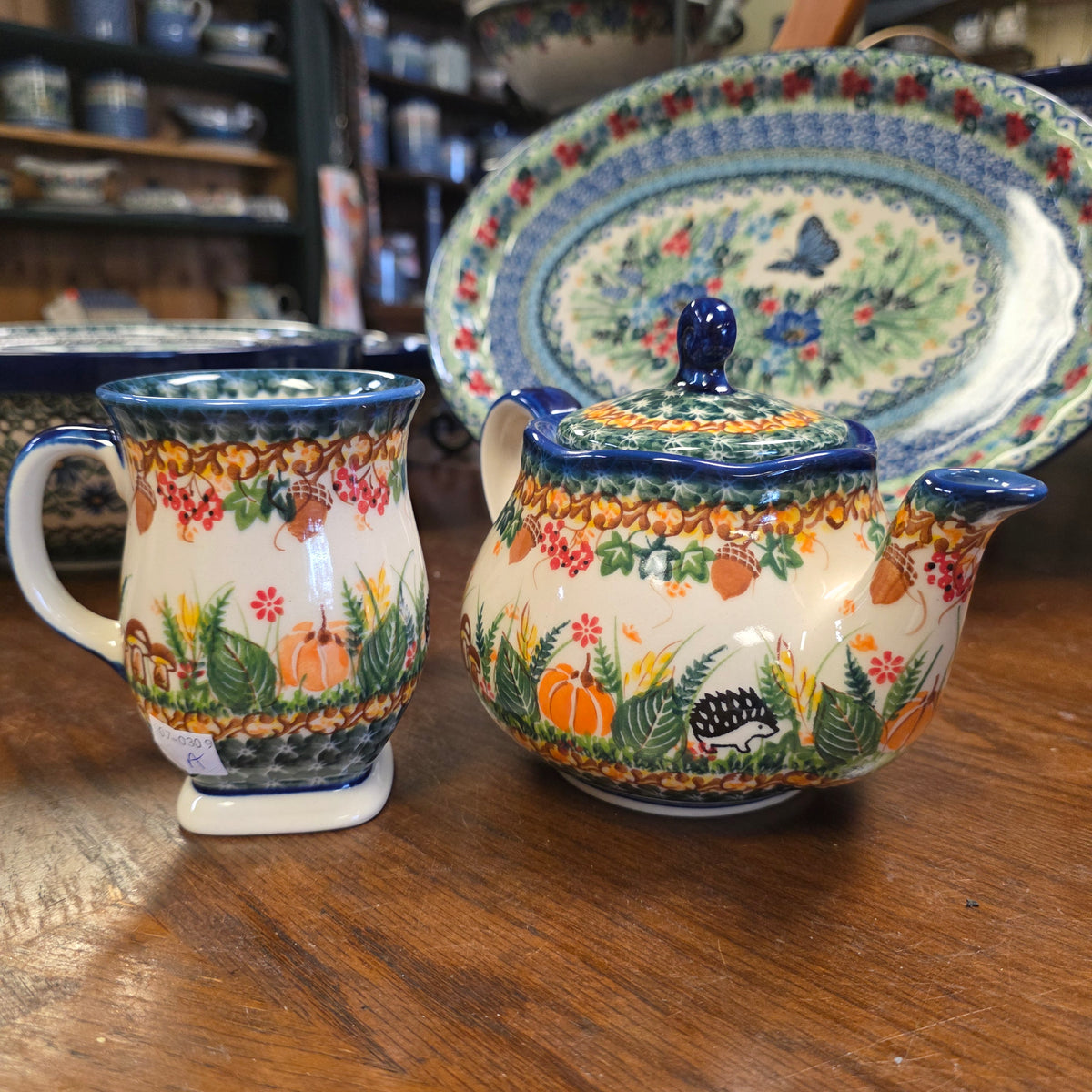 2 pc teapot and mug  1046 hedghog