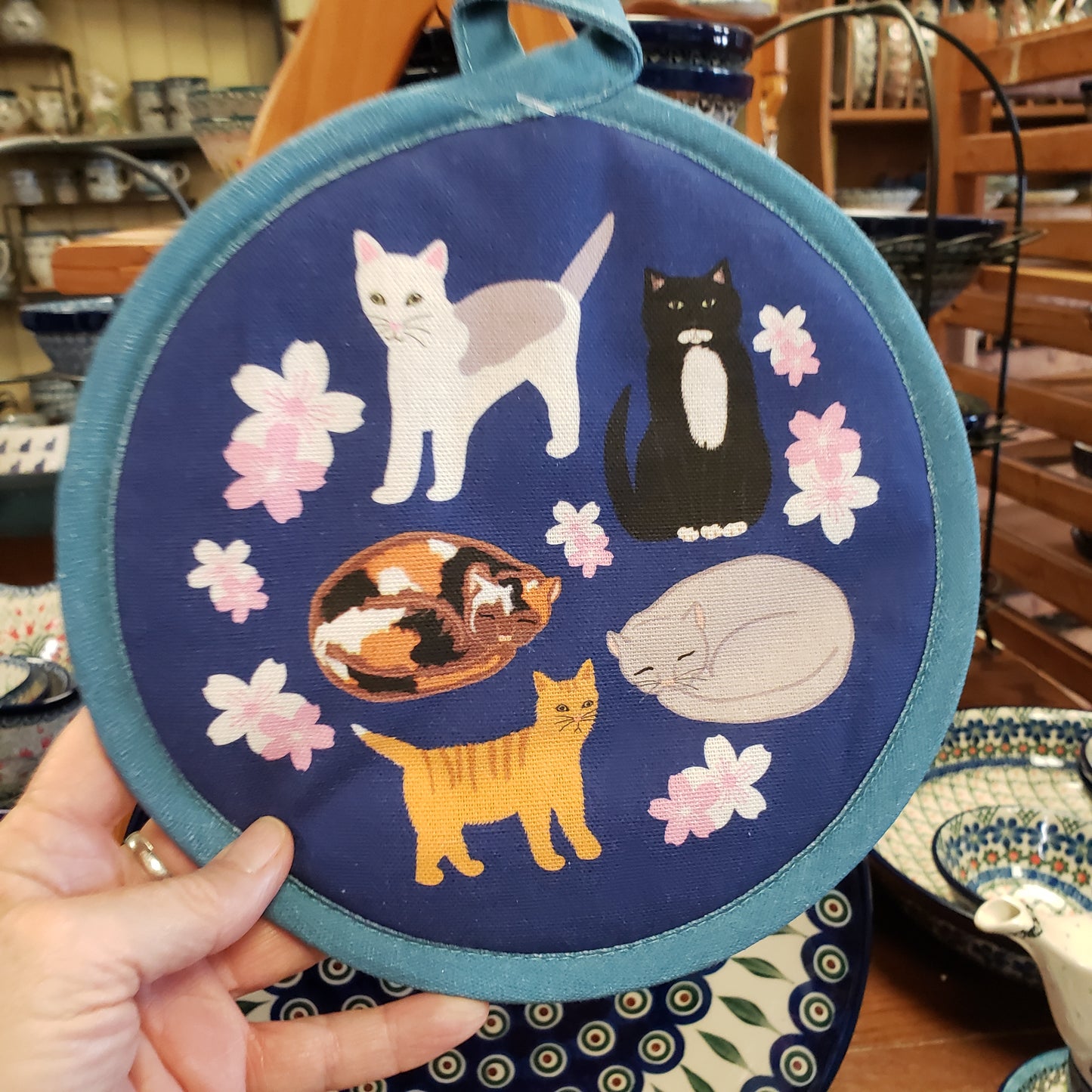 Pot Holder ~ Cats Rescue Round 8183