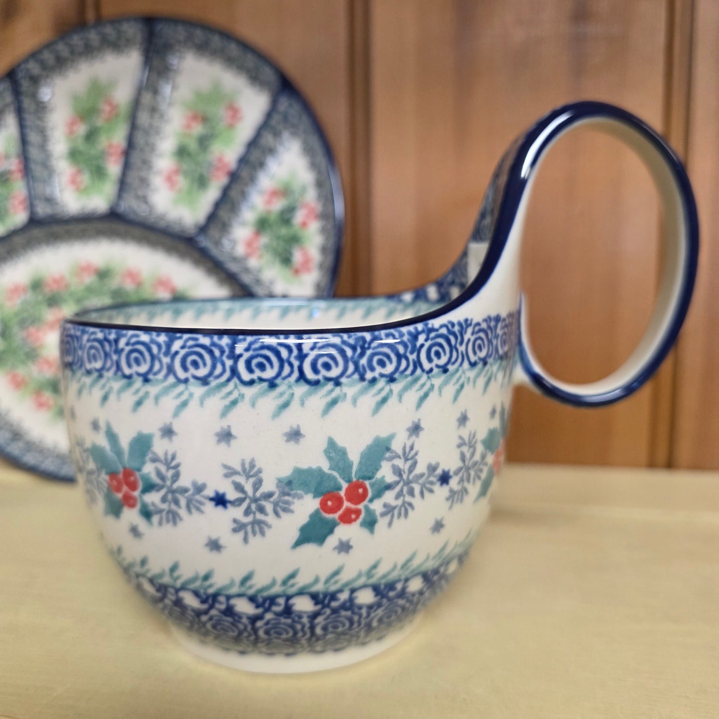 Bowl w/ Loop Handle   16 oz  845-2973X  Winter Holly pf0526