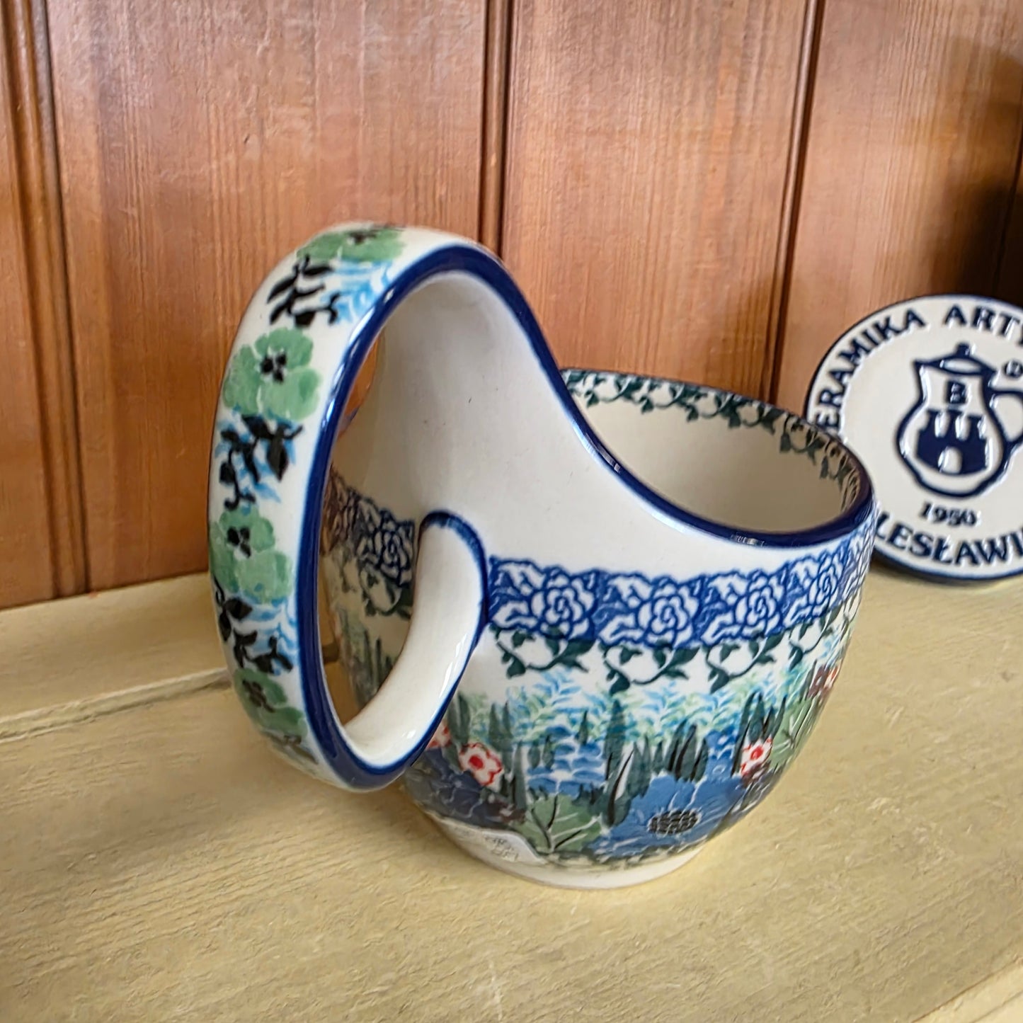 Bowl w/ Loop Handle   16 oz  845-U4572  U4 pf0526