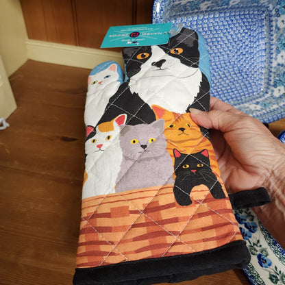 Mitt ~ Cats in a Basket Oven Mitt 