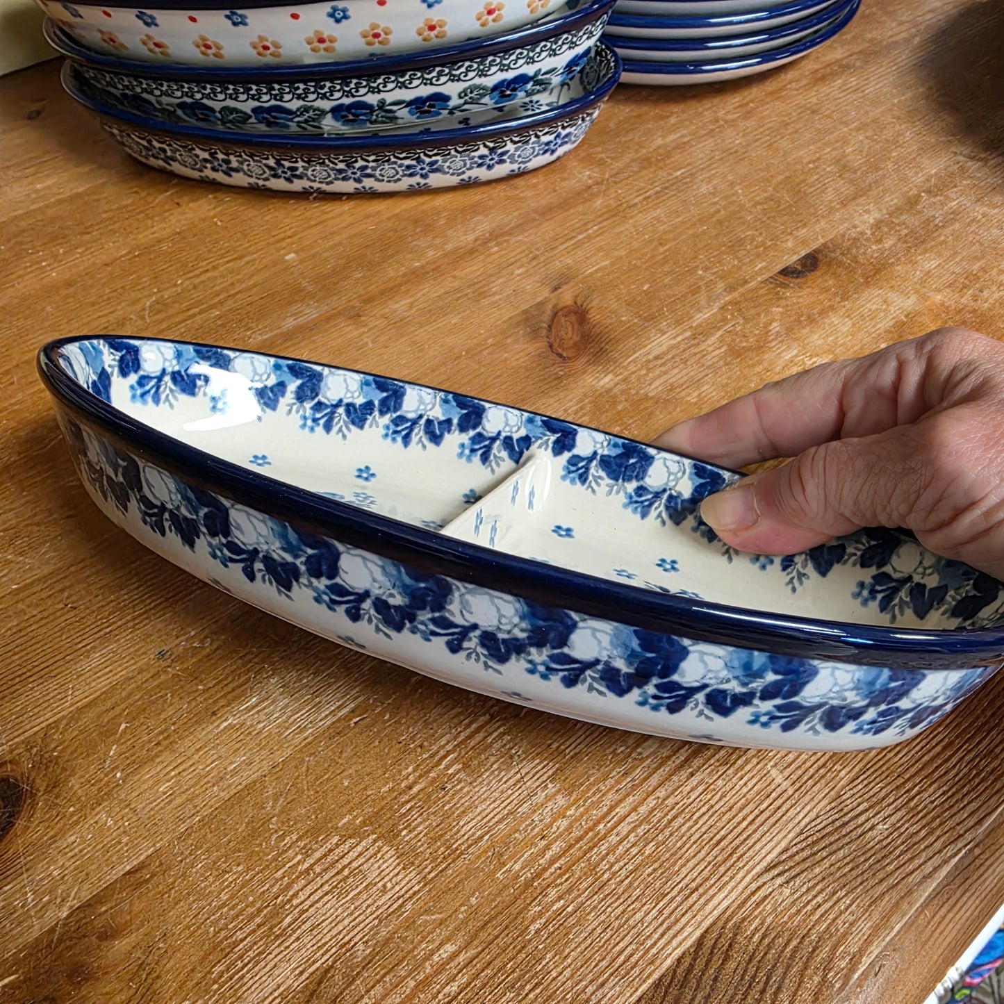 Dish ~ Divided Oval ~ Small  (9"x5")  395-2222X  Snow Poppy pf0526