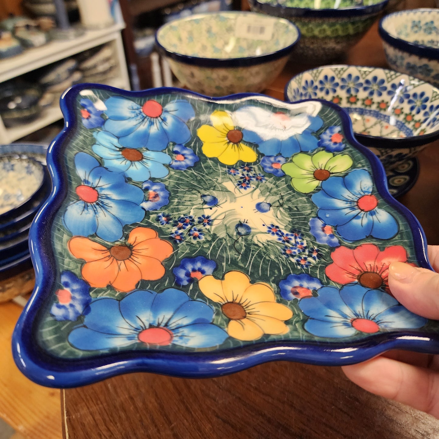 Plate Ruffle 7" Bold 127 square