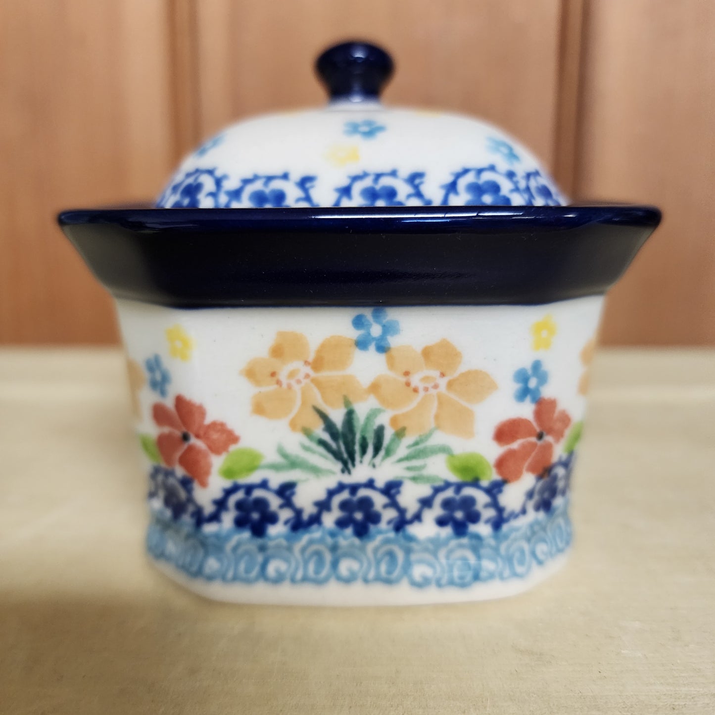 Covered Container   3.25"H x 3.5"W x 4.5"L    3337X ~ Spring Palette