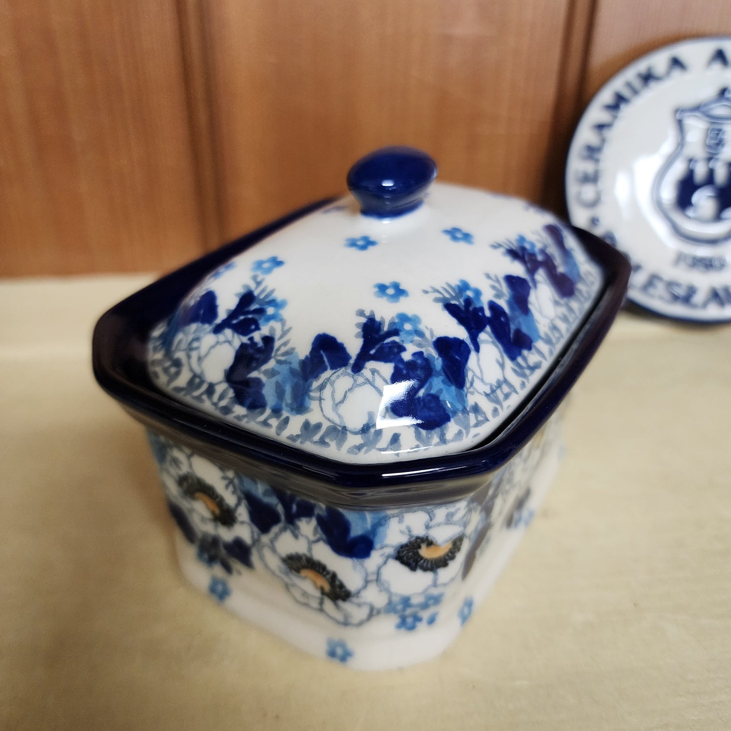Box Covered Container   3.25"H x 3.5"W x 4.5"L  385-2222X  Snow Poppy pf0526