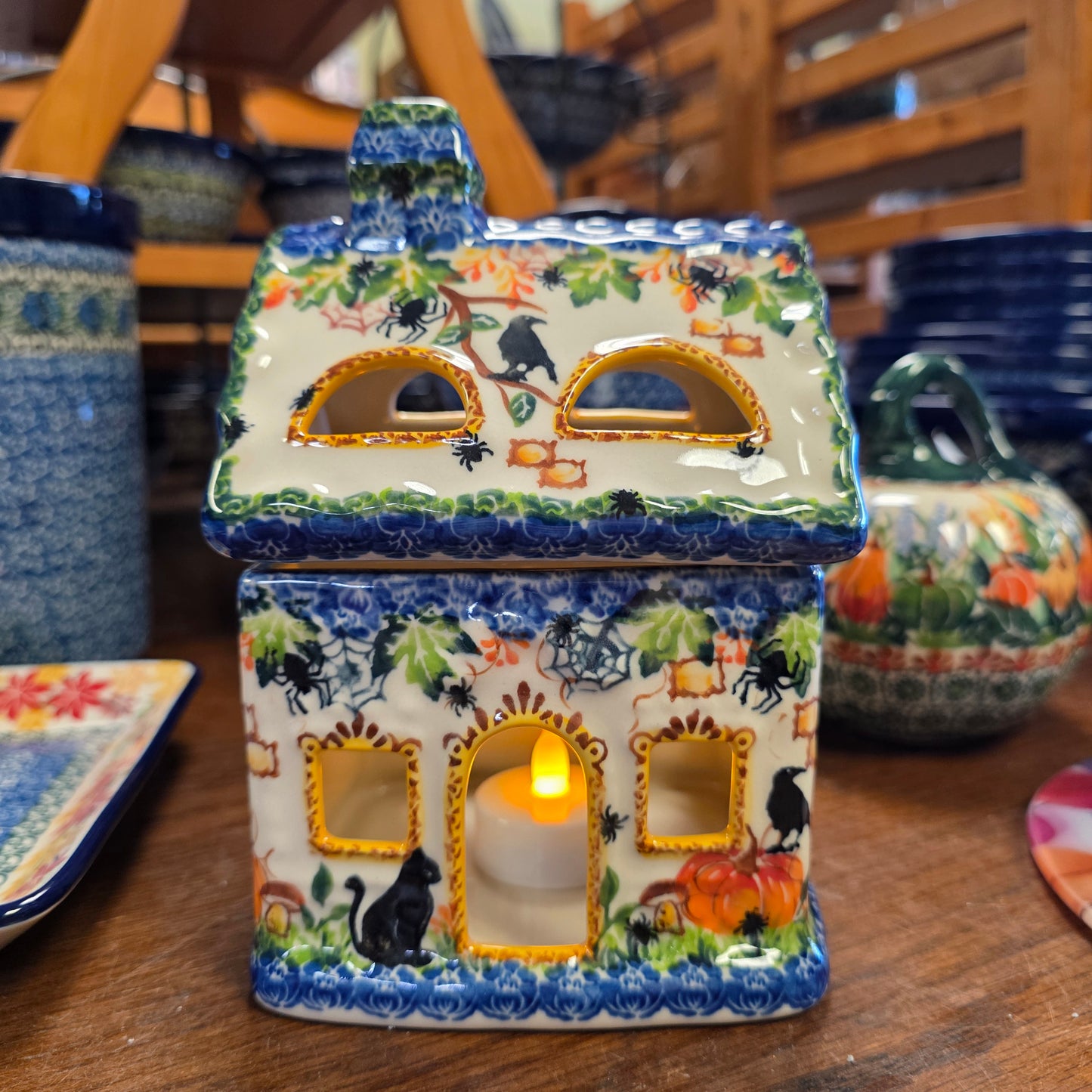 House #3 Crow / Luminary