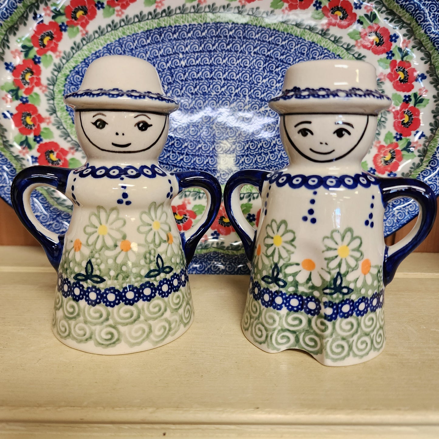 Salt & Pepper Man & Woman reos Daisy Green Mayzie