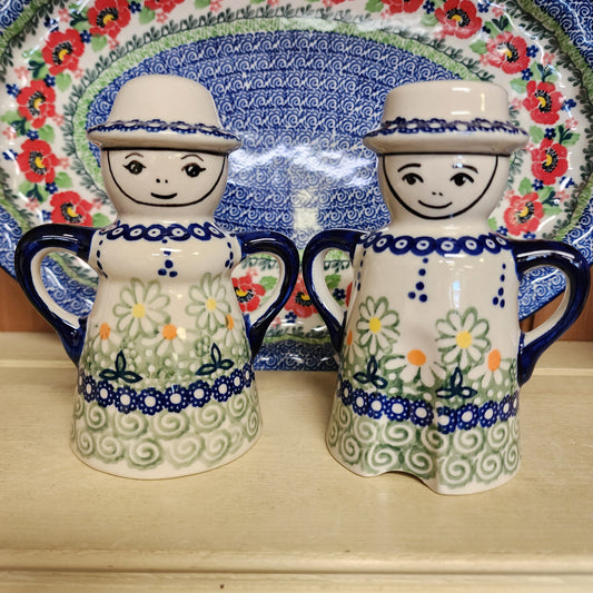 Salt & Pepper Man & Woman reos Daisy Green Mayzie