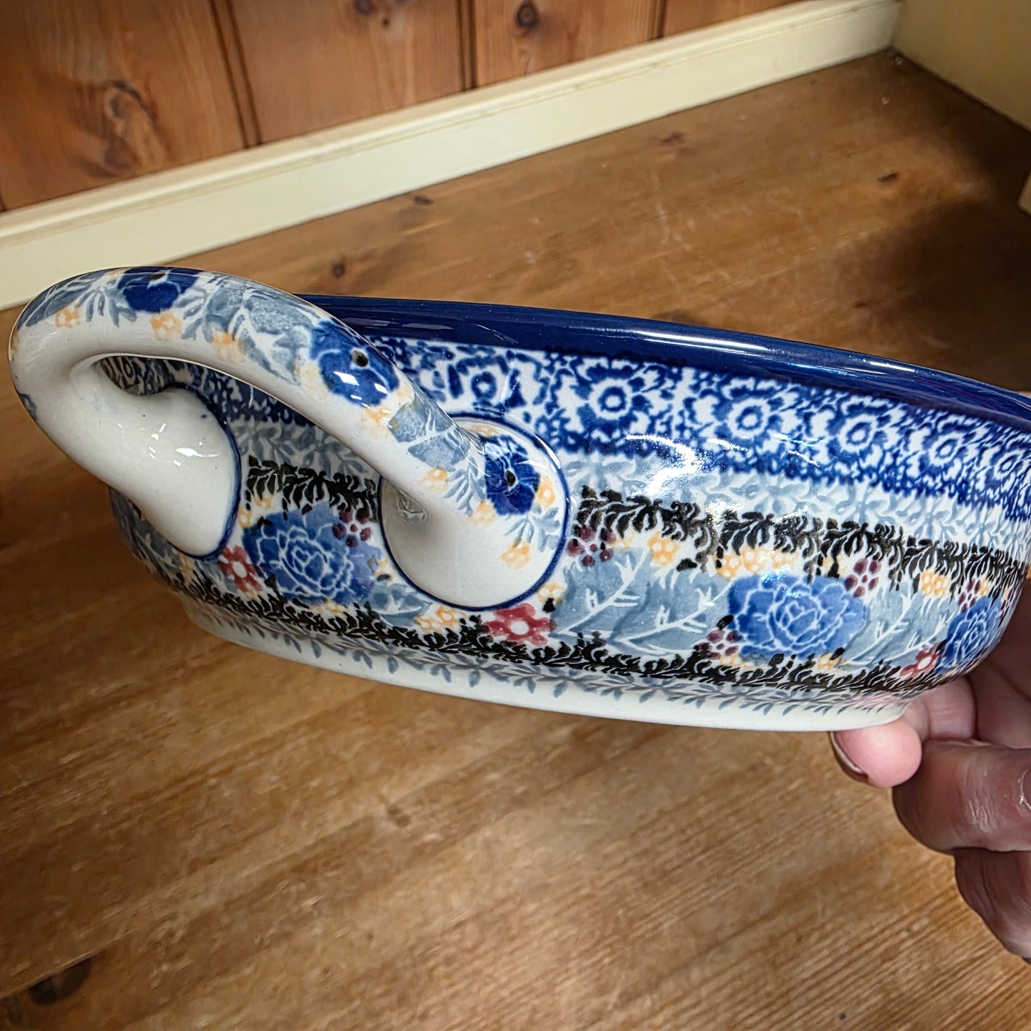 Baker   Round w/ Handles   8" 419- U4129