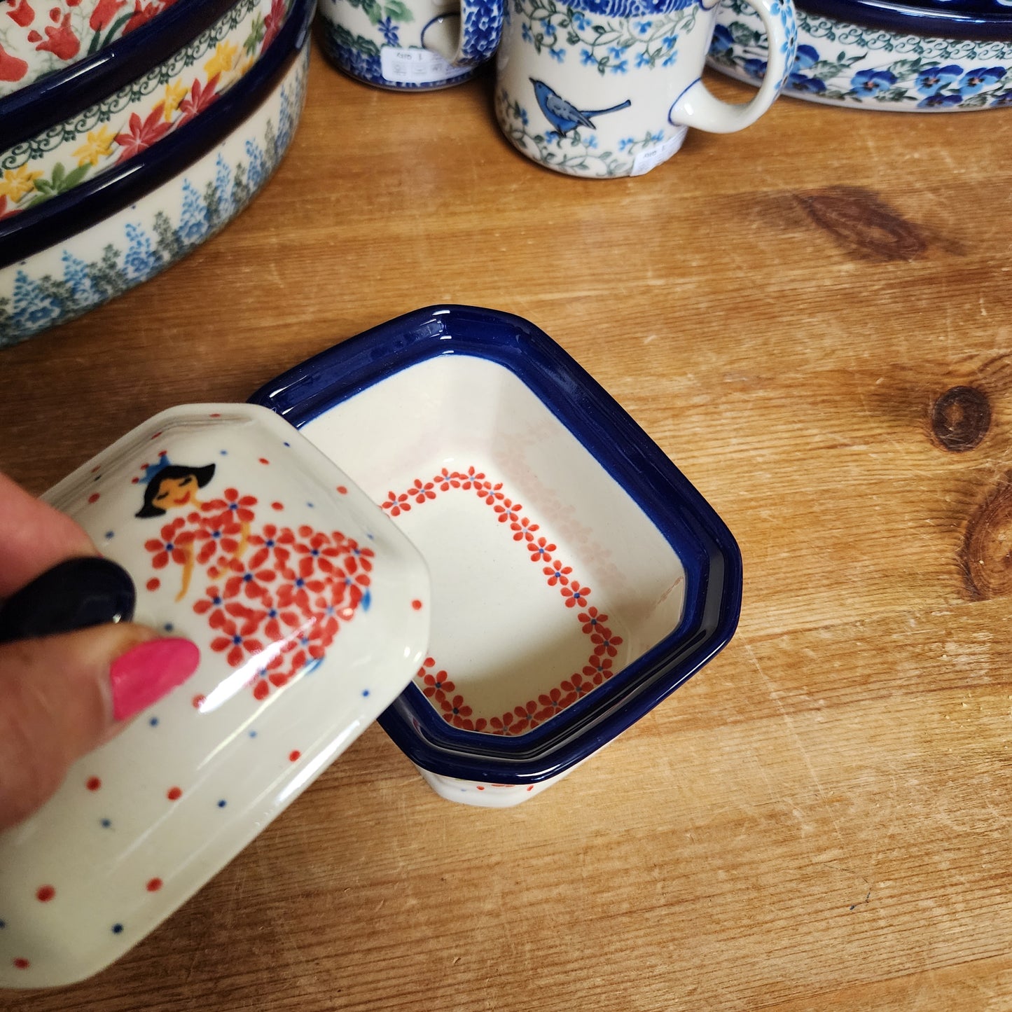 Covered Container ~ 3.25"H x 3.5"W x 4.5"L 385-2286X pf0425