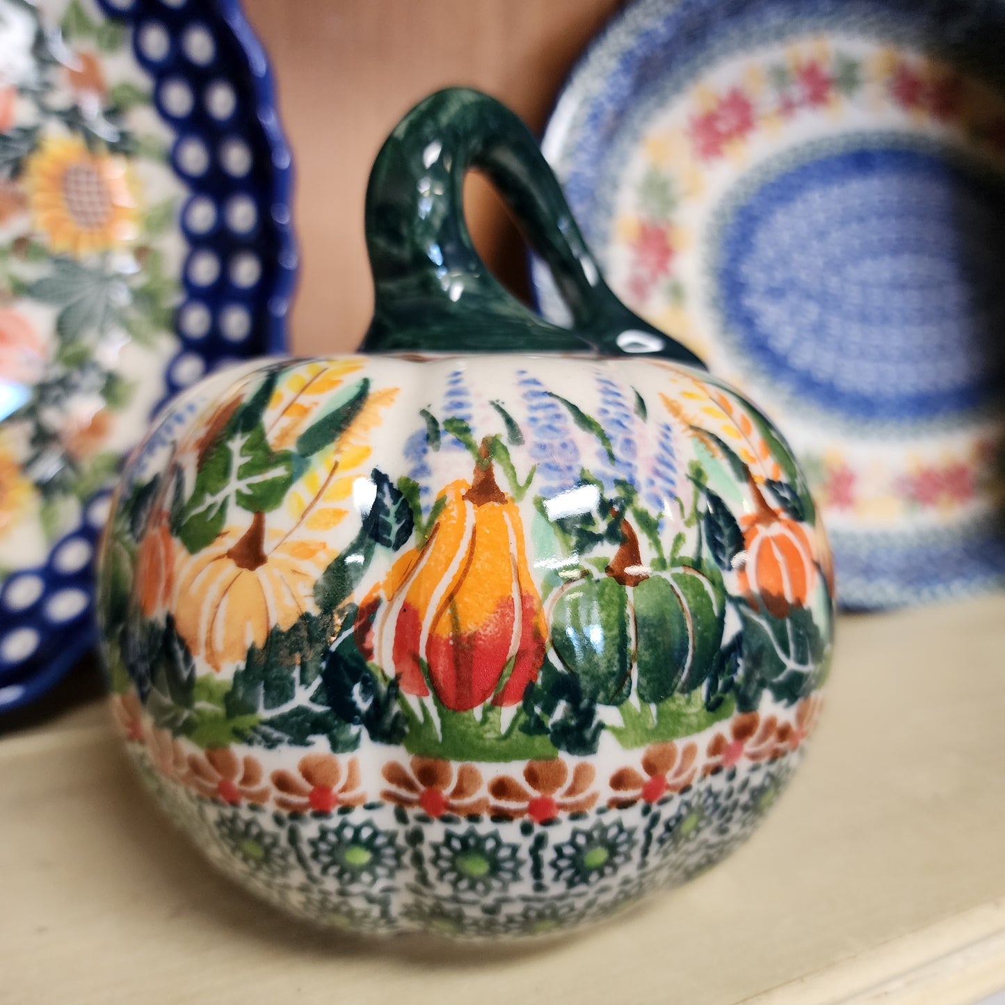 Pumpkin  5.5" green top /gourds, red spider