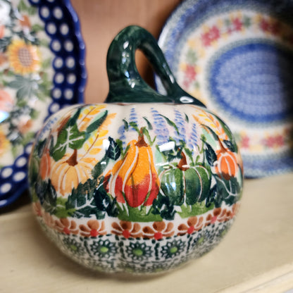 Pumpkin  5.5" green top /gourds, red spider