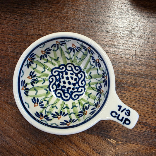 Measuring 1/3 cup / Addie rc15
