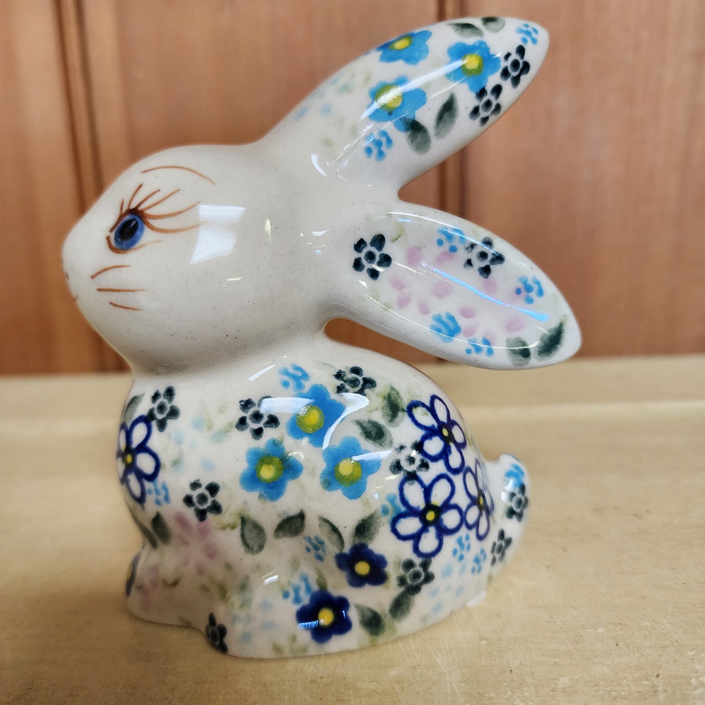 Rabbit Figurine VC390 ~ Vena