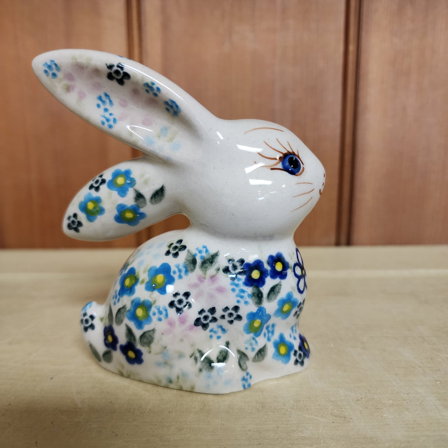 Rabbit Figurine VU489 ~ Vena