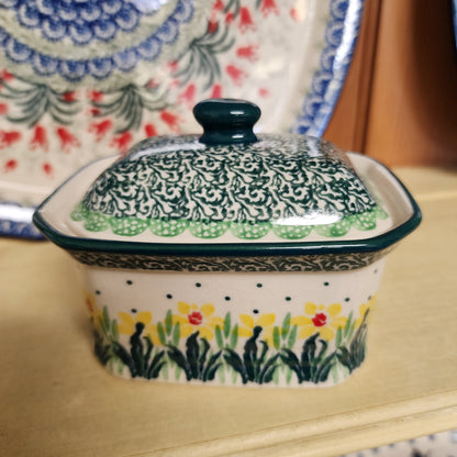 Covered Container ~ 3.25"H x 3.5"W x 4.5"L 385-2777Q Daffodil