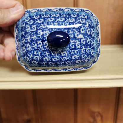 Covered Container   3.25"H x 3.5"W x 4.5"L    2668X ~ Dutch Iris