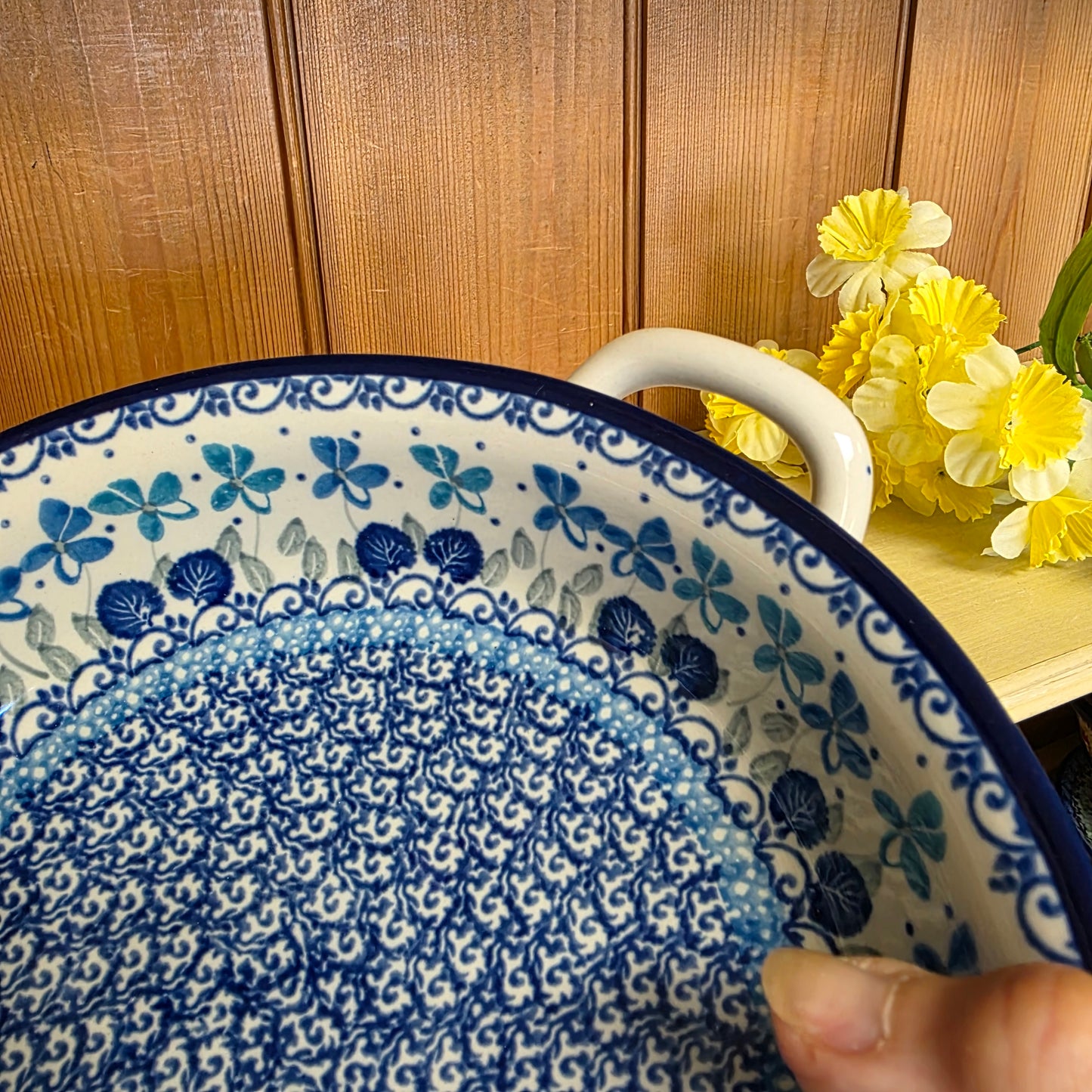Baker   Round w/ Handles   8" 419-2751X  Blue Orchids pf0526