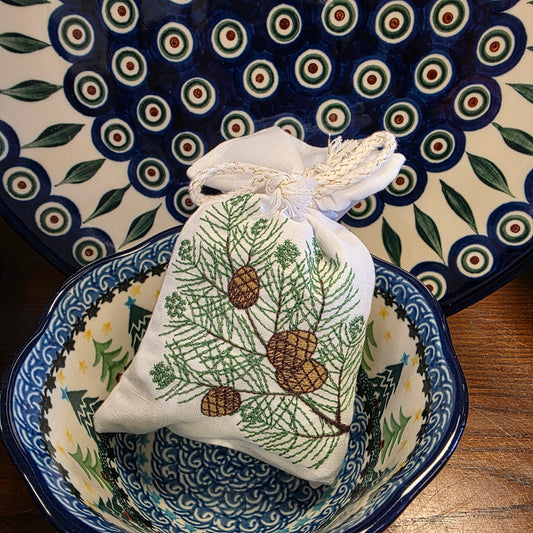 Sachet ~ Pine cones embroidered