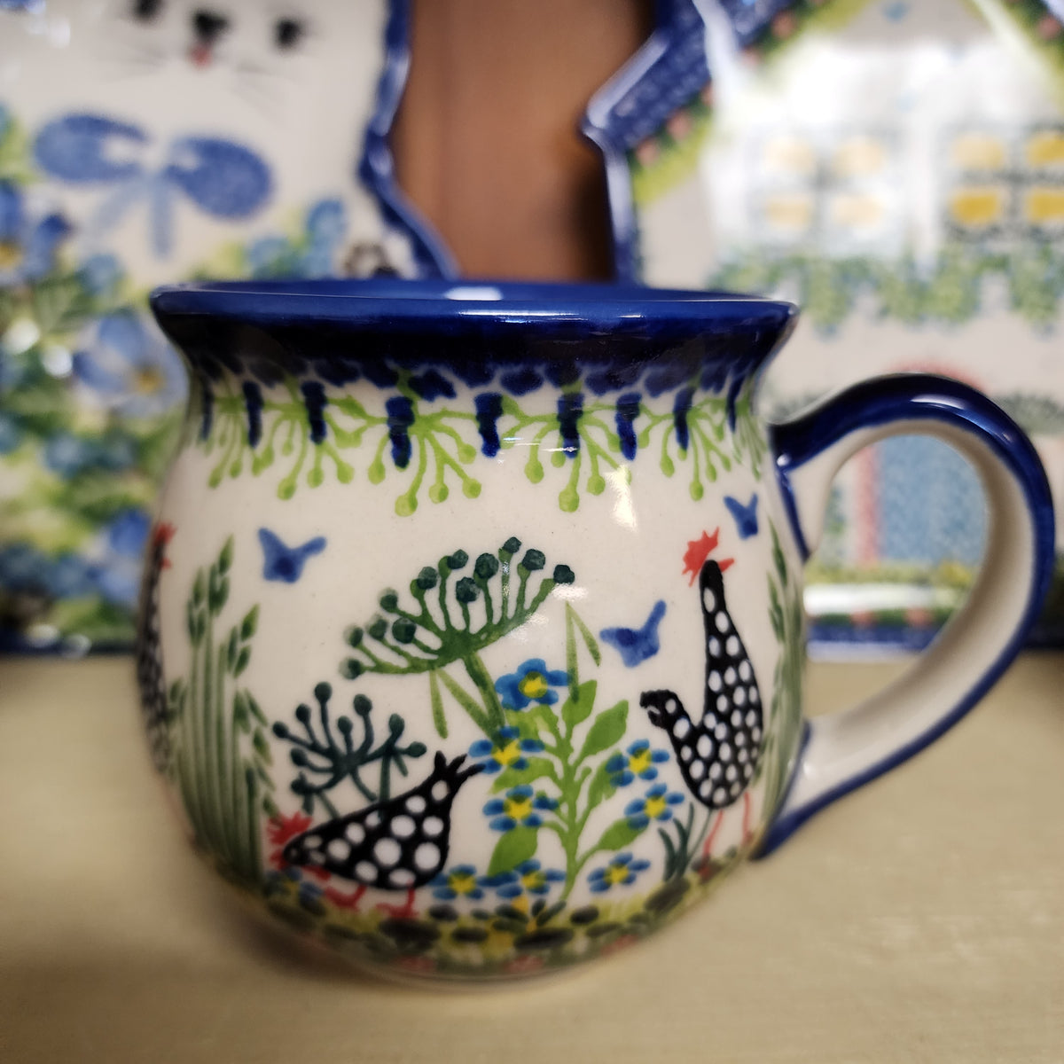 Mug 12 oz small ART 1 - 950 black & white chickens Polka