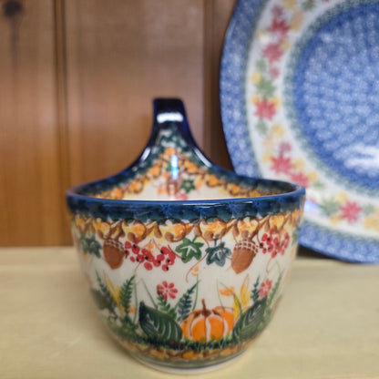 Bowl w/loop handle 1046 hedghog acorn mushroom