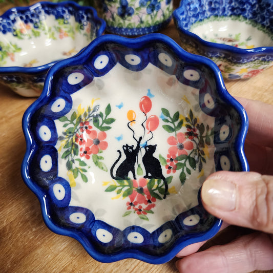 Bowl ~ Fluted Ramekin cat balloon