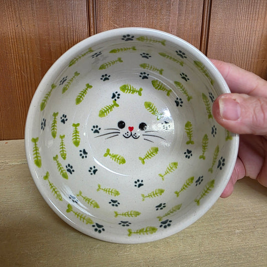 Bowl / Green Kitty / 5" / 2 cups   Fish Bones