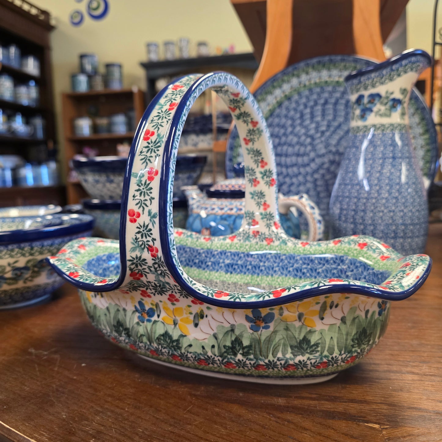 Basket w/Handle ~ 8.25"H x 11" L U5131 ~ U4 ~  ~ T. Liana