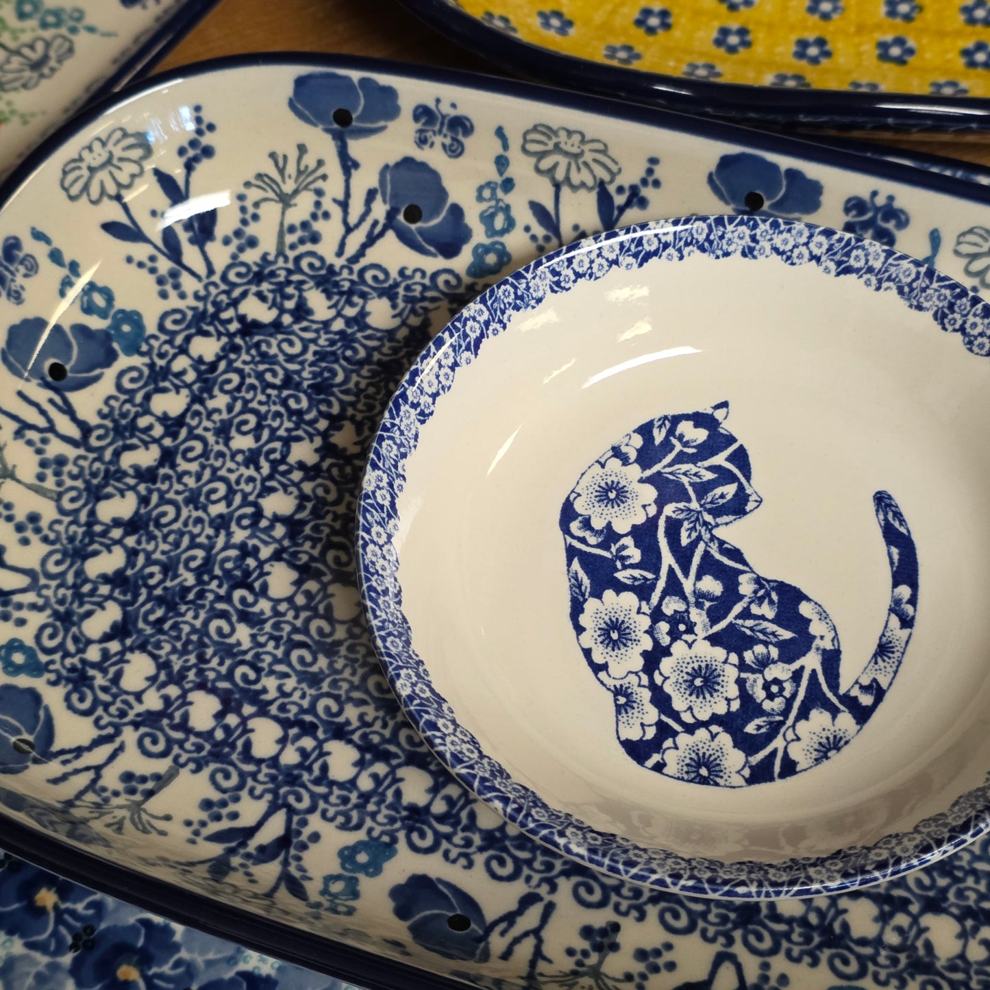 Burleigh ~ BLUE Butter Pat Calico Cat ~ Shallow bowl  *** NOT Polish Pottery