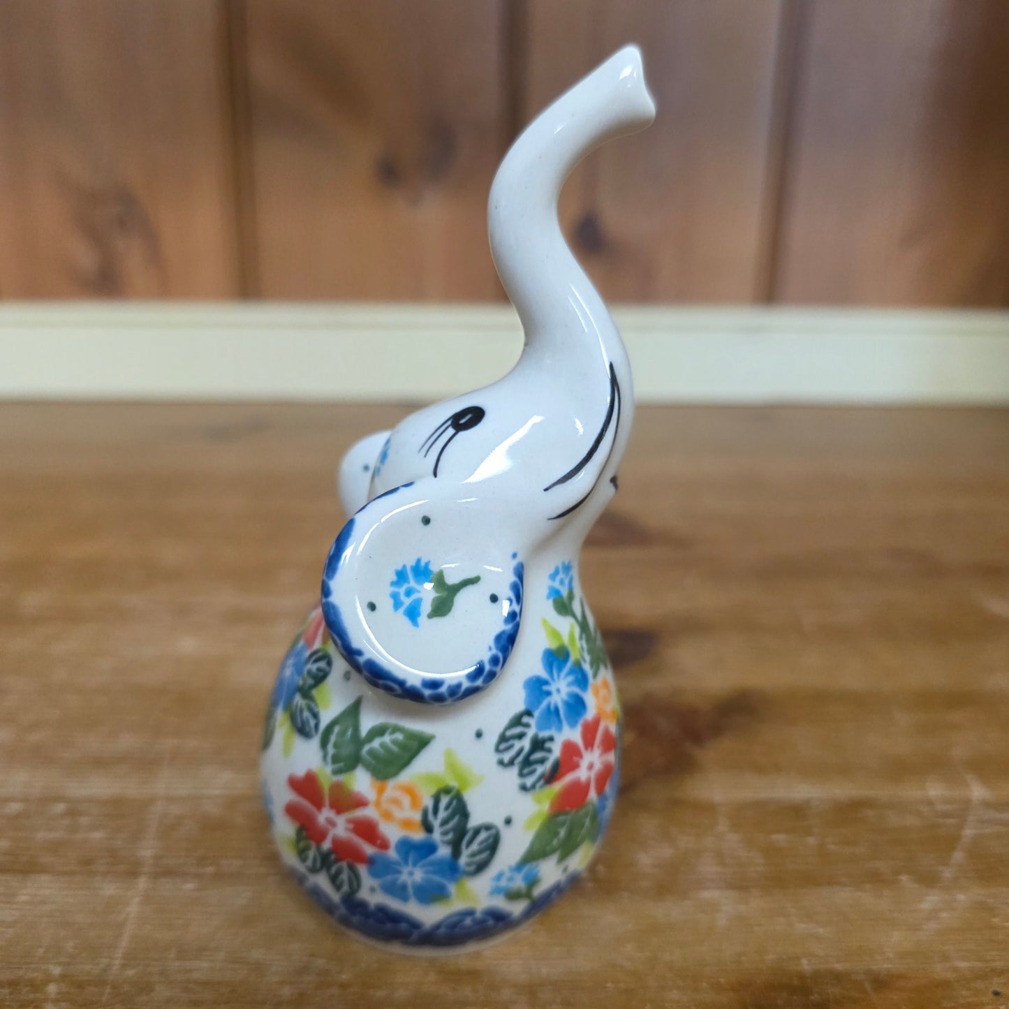 Elephant ring holder florals