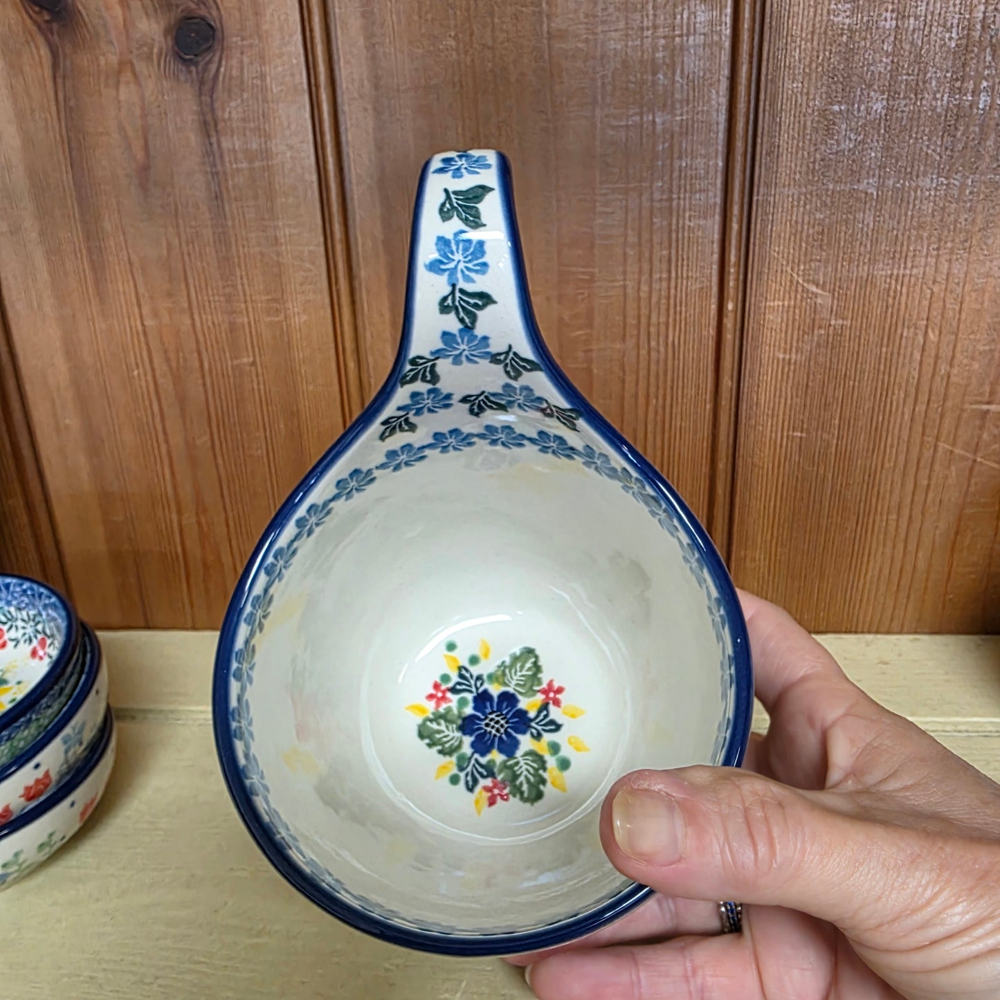 Bowl w/ Loop Handle   16 oz  845-U3356  U4 pf0526
