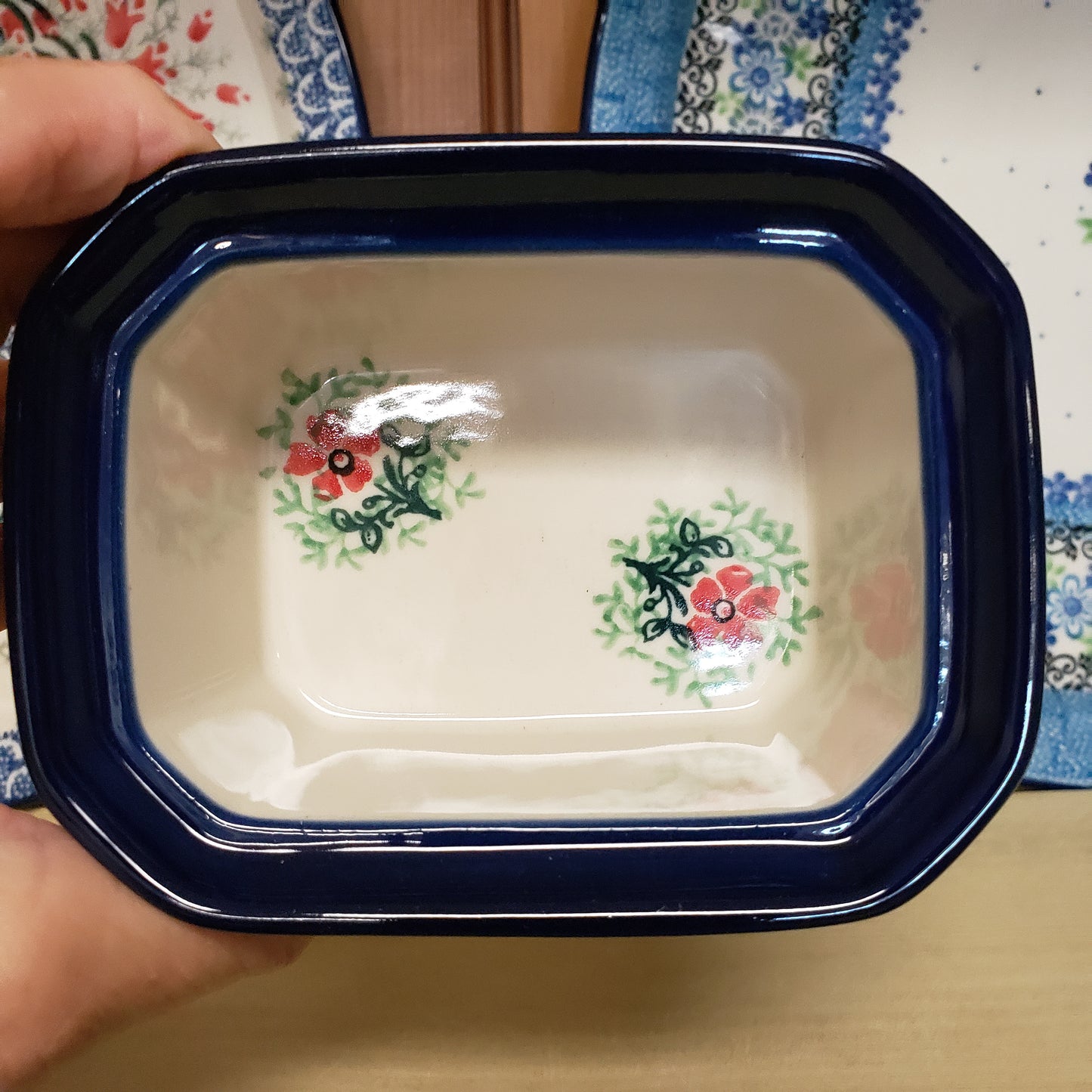 Covered Container ~ 3.25"H x 3.5"W x 4.5"L 385-1916X Maraschino