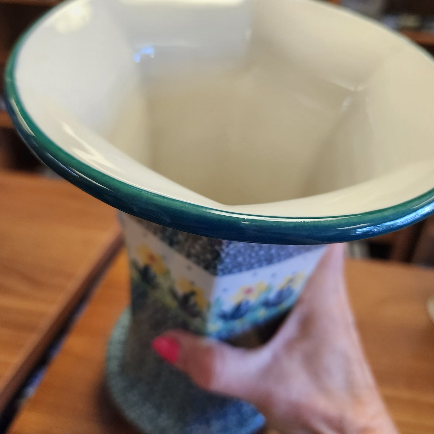 Vase ~ 9.5" 052-2777Q Daffodil